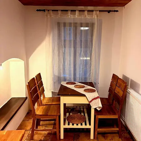 Hanul Rosu Apartment *