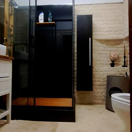 Hanul Rosu Apartment