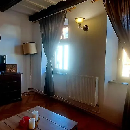 Hanul Rosu Apartment *